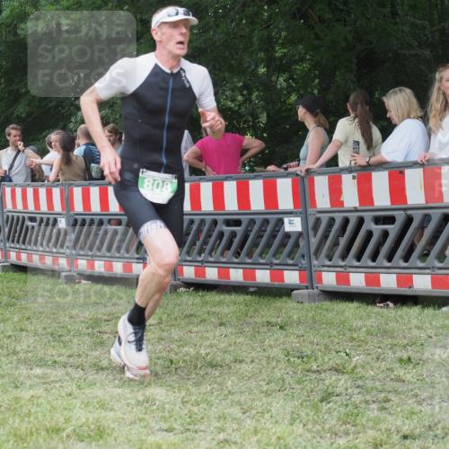 21.06.2025 - 27. Vierlanden-Triathlon KatJ http://msf.ph/oto/8014025 15.06.2025 13:11:34 Ziel 808 meine-sportfotos.de