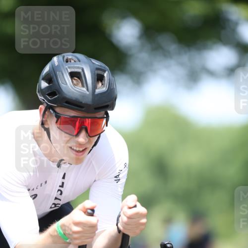 15.06.2025 - 7 Türme Triathlon Yannick Fuchs http://msf.ph/oto/8014042 15.06.2025 12:48:02 Radfahren 260, 317, 366, 374, 397, 504, 523, 566, 605 meine-sportfotos.de