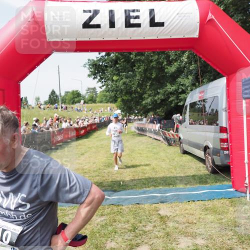 21.06.2025 - 27. Vierlanden-Triathlon MichiJ http://msf.ph/oto/8014046 15.06.2026 11:30:58 Ziel 610 meine-sportfotos.de