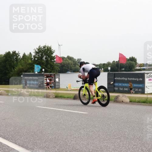 15.06.2025 - 27. Vierlanden-Triathlon H.Heesch http://msf.ph/oto/8014065 15.06.2025 11:14:27 Radfahren 160, 380 meine-sportfotos.de