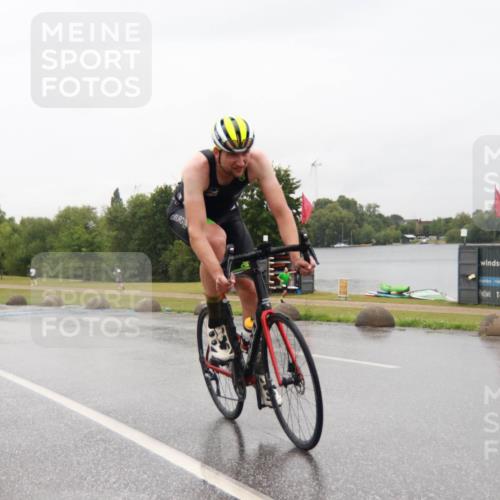 21.06.2025 - 27. Vierlanden-Triathlon H.Heesch http://msf.ph/oto/8014082 15.06.2025 14:00:24 Radfahren 1236 meine-sportfotos.de