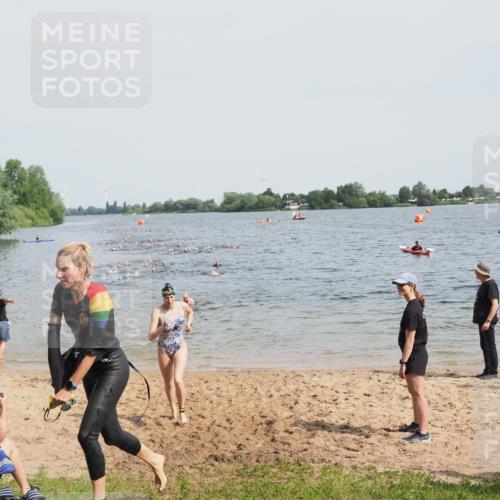21.06.2025 - 27. Vierlanden-Triathlon MichiJ http://msf.ph/oto/8014094 15.06.2026 10:15:48 Schwimmen 483, 505, 509, 564, 577, 590, 630 meine-sportfotos.de