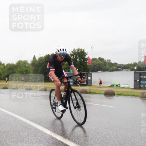 21.06.2025 - 27. Vierlanden-Triathlon H.Heesch http://msf.ph/oto/8014095 15.06.2025 14:01:01 Radfahren 1256, 1260 meine-sportfotos.de