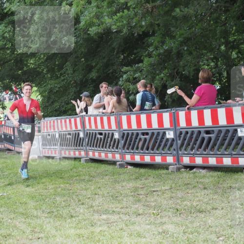 21.06.2025 - 27. Vierlanden-Triathlon KatJ http://msf.ph/oto/8014099 15.06.2025 13:11:45 Ziel 702, 962 meine-sportfotos.de