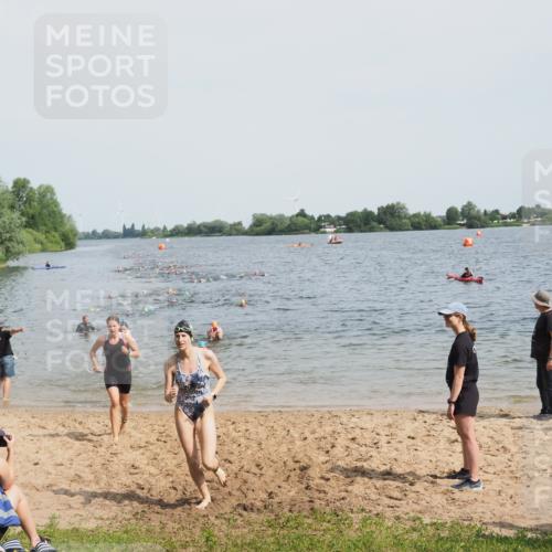 21.06.2025 - 27. Vierlanden-Triathlon MichiJ http://msf.ph/oto/8014114 15.06.2026 10:15:49 Schwimmen 483, 505, 509, 564, 577, 590, 630 meine-sportfotos.de