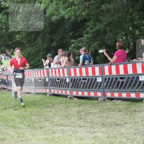 21.06.2025 - 27. Vierlanden-Triathlon KatJ http://msf.ph/oto/8014118 15.06.2025 13:11:45 Ziel 702, 962 meine-sportfotos.de