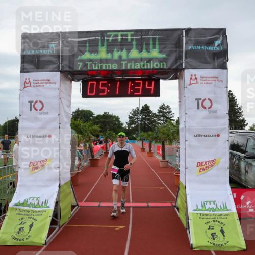 15.06.2025 - 7 Türme Triathlon Michael Strokosch http://msf.ph/oto/8014129 15.06.2025 15:11:34 Ziel 220 meine-sportfotos.de