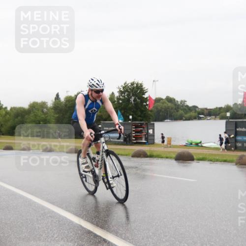 21.06.2025 - 27. Vierlanden-Triathlon H.Heesch http://msf.ph/oto/8014139 15.06.2025 14:03:21 Radfahren 1250 meine-sportfotos.de