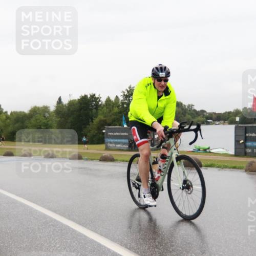 21.06.2025 - 27. Vierlanden-Triathlon H.Heesch http://msf.ph/oto/8014144 15.06.2025 14:03:38 Radfahren 1262 meine-sportfotos.de