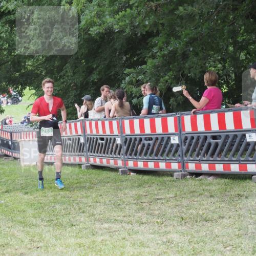 21.06.2025 - 27. Vierlanden-Triathlon KatJ http://msf.ph/oto/8014149 15.06.2025 13:11:45 Ziel 702, 962 meine-sportfotos.de