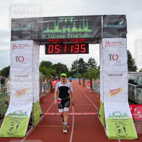 15.06.2025 - 7 Türme Triathlon Michael Strokosch http://msf.ph/oto/8014160 15.06.2025 15:11:35 Ziel 220 meine-sportfotos.de
