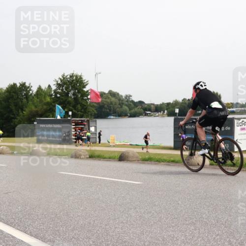 15.06.2025 - 27. Vierlanden-Triathlon H.Heesch http://msf.ph/oto/8014162 15.06.2025 11:15:21 Radfahren 817, 862 meine-sportfotos.de