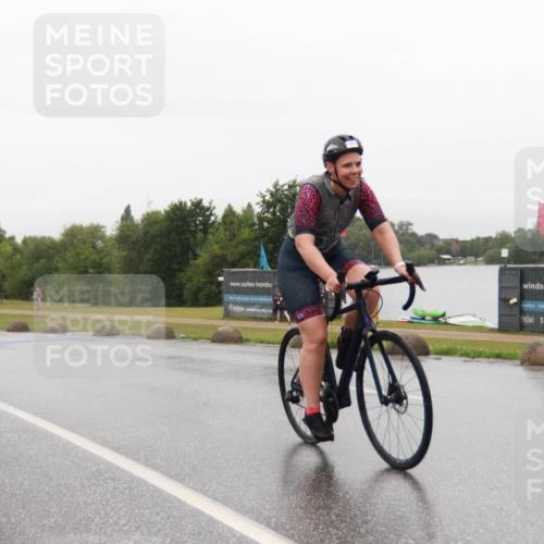 21.06.2025 - 27. Vierlanden-Triathlon H.Heesch http://msf.ph/oto/8014180 15.06.2025 14:08:32 Radfahren 1301 meine-sportfotos.de