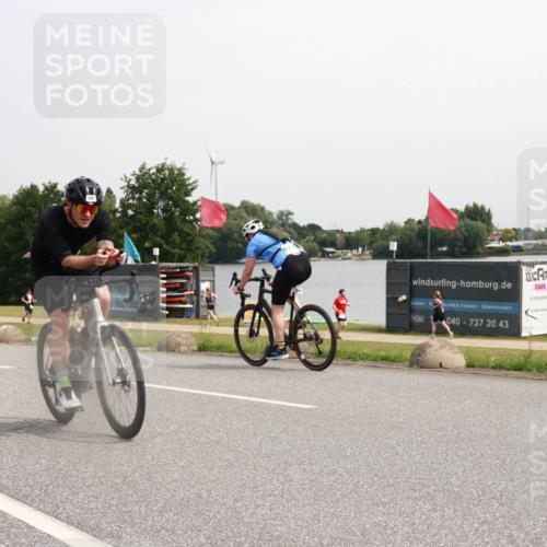 15.06.2025 - 27. Vierlanden-Triathlon H.Heesch http://msf.ph/oto/8014209 15.06.2025 11:15:45 Radfahren 65, 147, 531, 670 meine-sportfotos.de