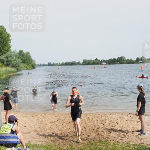21.06.2025 - 27. Vierlanden-Triathlon MichiJ http://msf.ph/oto/8014212 15.06.2026 10:15:53 Schwimmen 505, 547, 577, 590, 606, 612, 630 meine-sportfotos.de