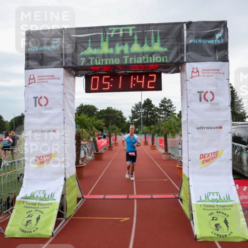 15.06.2025 - 7 Türme Triathlon Michael Strokosch http://msf.ph/oto/8014216 15.06.2025 15:11:42 Ziel 242 meine-sportfotos.de