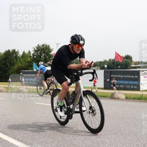15.06.2025 - 27. Vierlanden-Triathlon H.Heesch http://msf.ph/oto/8014217 15.06.2025 11:15:46 Radfahren 65, 147, 531, 670, 729 meine-sportfotos.de