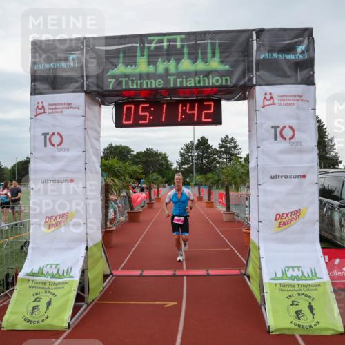 15.06.2025 - 7 Türme Triathlon Michael Strokosch http://msf.ph/oto/8014222 15.06.2025 15:11:42 Ziel 242 meine-sportfotos.de
