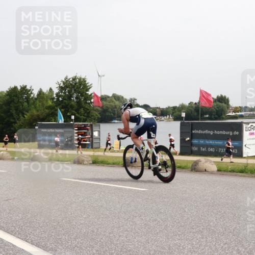 15.06.2025 - 27. Vierlanden-Triathlon H.Heesch http://msf.ph/oto/8014240 15.06.2025 11:15:55 Radfahren 766, 779 meine-sportfotos.de