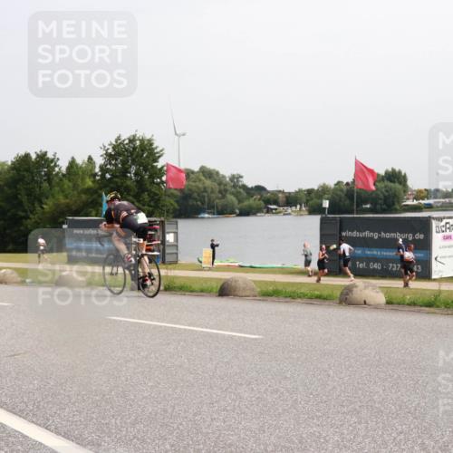 15.06.2025 - 27. Vierlanden-Triathlon H.Heesch http://msf.ph/oto/8014247 15.06.2025 11:16:02 Radfahren 766, 820, 860 meine-sportfotos.de