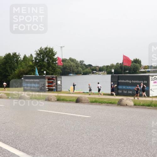 15.06.2025 - 27. Vierlanden-Triathlon H.Heesch http://msf.ph/oto/8014259 15.06.2025 11:16:03 Radfahren 820, 860 meine-sportfotos.de