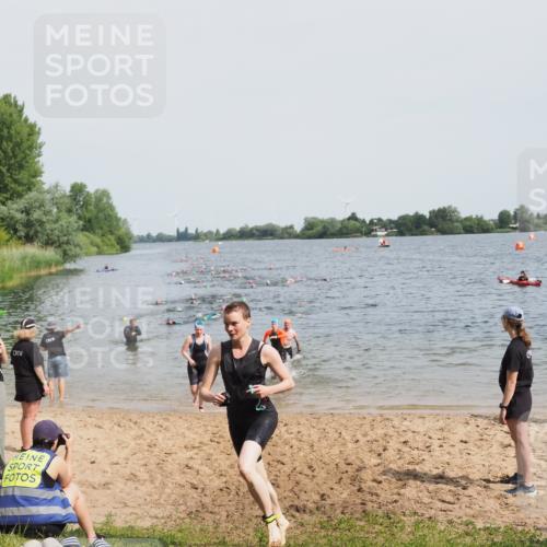 21.06.2025 - 27. Vierlanden-Triathlon MichiJ http://msf.ph/oto/8014261 15.06.2026 10:15:53 Schwimmen 505, 547, 577, 590, 606, 612, 630 meine-sportfotos.de