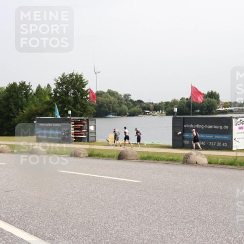 15.06.2025 - 27. Vierlanden-Triathlon H.Heesch http://msf.ph/oto/8014276 15.06.2025 11:16:04 Radfahren 102, 820, 860 meine-sportfotos.de