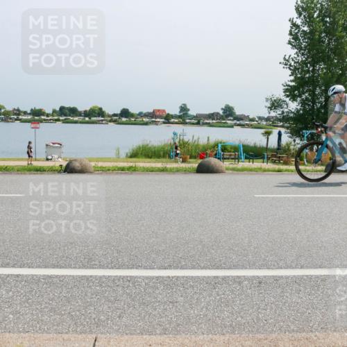 21.06.2025 - 27. Vierlanden-Triathlon H.Heesch http://msf.ph/oto/8014336 15.06.2025 11:49:12 Radfahren 637, 762, 773 meine-sportfotos.de
