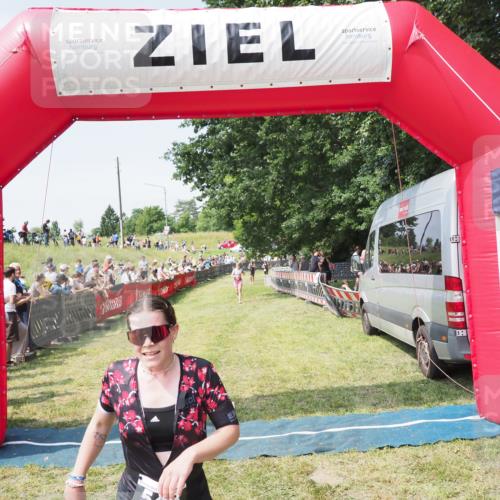 21.06.2025 - 27. Vierlanden-Triathlon MichiJ http://msf.ph/oto/8014340 15.06.2026 11:31:09 Ziel 131, 482, 546, 605 meine-sportfotos.de