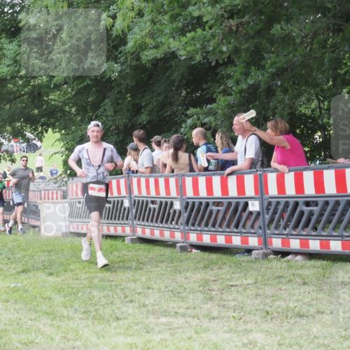 21.06.2025 - 27. Vierlanden-Triathlon KatJ http://msf.ph/oto/8014345 15.06.2025 13:11:56 Ziel 7 meine-sportfotos.de