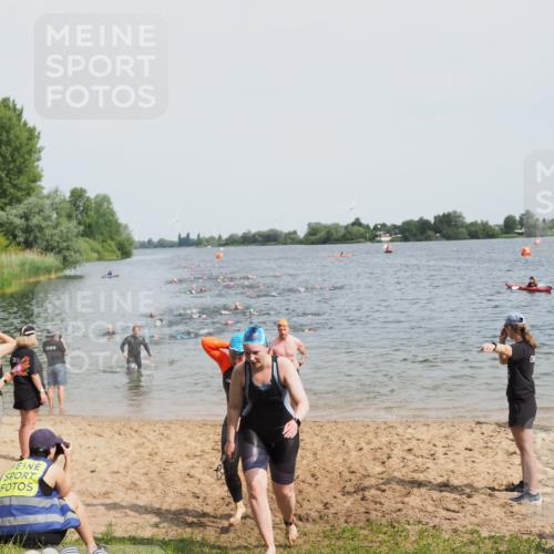 21.06.2025 - 27. Vierlanden-Triathlon MichiJ http://msf.ph/oto/8014381 15.06.2026 10:15:59 Schwimmen 445, 505, 547, 606, 612 meine-sportfotos.de