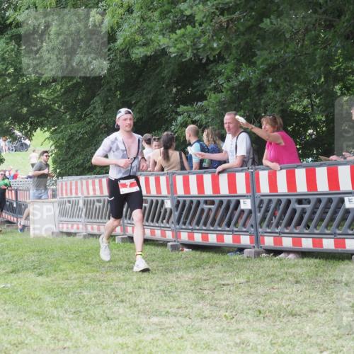 21.06.2025 - 27. Vierlanden-Triathlon KatJ http://msf.ph/oto/8014384 15.06.2025 13:11:56 Ziel 7 meine-sportfotos.de