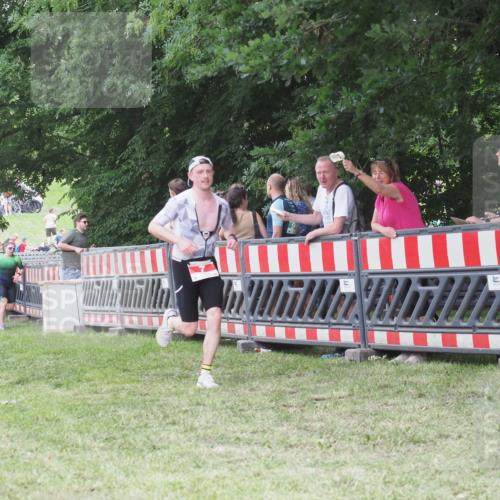 21.06.2025 - 27. Vierlanden-Triathlon KatJ http://msf.ph/oto/8014395 15.06.2025 13:11:56 Ziel 7 meine-sportfotos.de