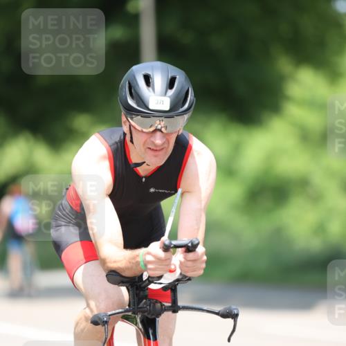 15.06.2025 - 7 Türme Triathlon Yannick Fuchs http://msf.ph/oto/8014403 15.06.2025 12:48:39 Radfahren 204, 328, 458, 629, 651 meine-sportfotos.de