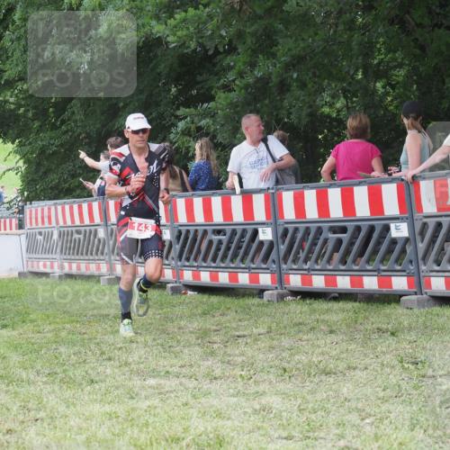21.06.2025 - 27. Vierlanden-Triathlon KatJ http://msf.ph/oto/8014418 15.06.2025 13:12:08 Ziel 143 meine-sportfotos.de