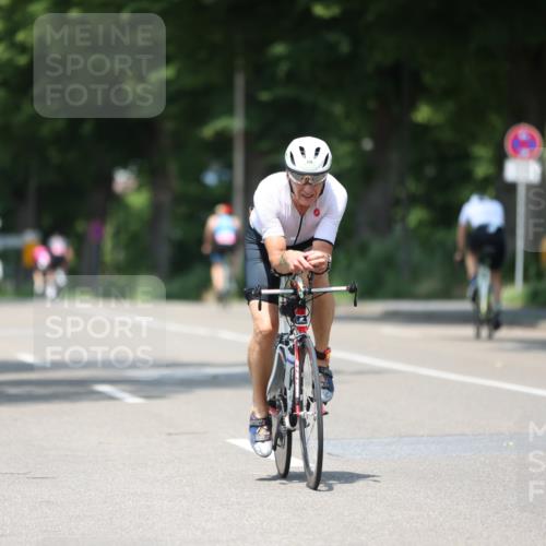 15.06.2025 - 7 Türme Triathlon Yannick Fuchs http://msf.ph/oto/8014419 15.06.2025 12:48:43 Radfahren 204, 458, 530, 629, 651 meine-sportfotos.de