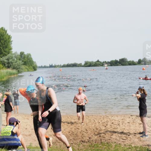 21.06.2025 - 27. Vierlanden-Triathlon MichiJ http://msf.ph/oto/8014424 15.06.2026 10:16:00 Schwimmen 445, 505, 547, 606, 612 meine-sportfotos.de