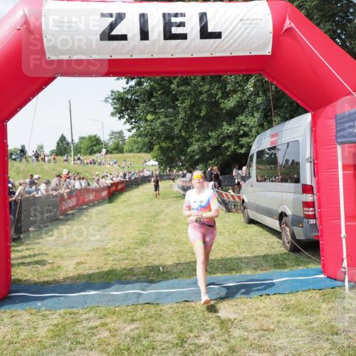 21.06.2025 - 27. Vierlanden-Triathlon MichiJ http://msf.ph/oto/8014426 15.06.2026 11:31:14 Ziel 546, 605 meine-sportfotos.de