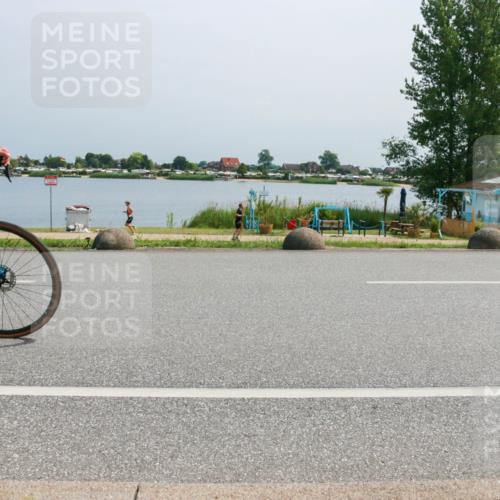 21.06.2025 - 27. Vierlanden-Triathlon H.Heesch http://msf.ph/oto/8014431 15.06.2025 11:49:33 Radfahren 779, 855 meine-sportfotos.de