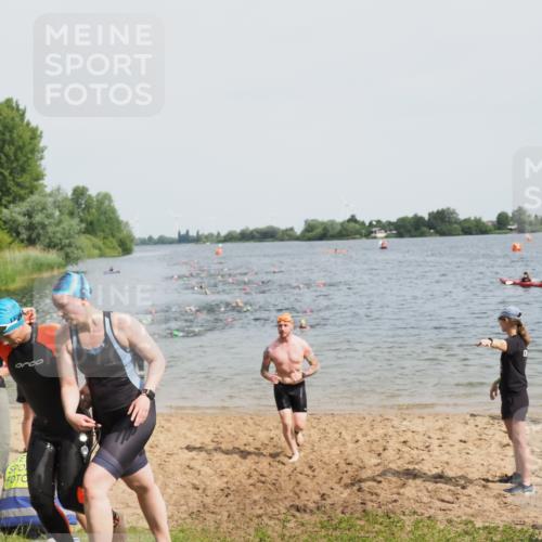 21.06.2025 - 27. Vierlanden-Triathlon MichiJ http://msf.ph/oto/8014434 15.06.2026 10:16:00 Schwimmen 445, 505, 547, 606, 612 meine-sportfotos.de