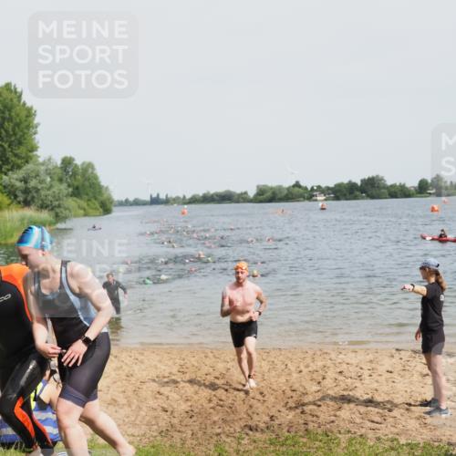 21.06.2025 - 27. Vierlanden-Triathlon MichiJ http://msf.ph/oto/8014437 15.06.2026 10:16:00 Schwimmen 445, 505, 547, 606, 612 meine-sportfotos.de