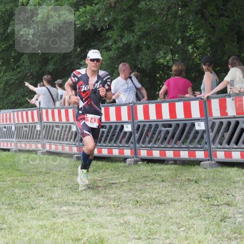 21.06.2025 - 27. Vierlanden-Triathlon KatJ http://msf.ph/oto/8014457 15.06.2025 13:12:08 Ziel 143 meine-sportfotos.de