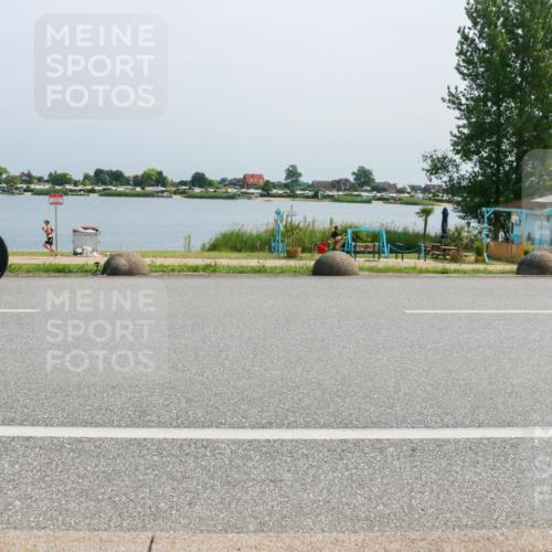 21.06.2025 - 27. Vierlanden-Triathlon H.Heesch http://msf.ph/oto/8014464 15.06.2025 11:49:34 Radfahren 779, 855 meine-sportfotos.de