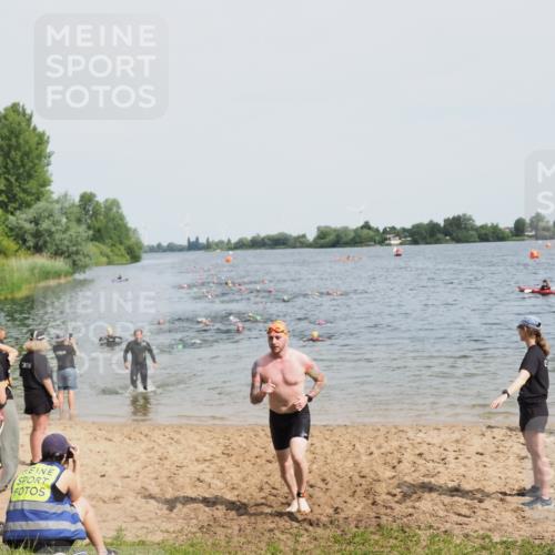 21.06.2025 - 27. Vierlanden-Triathlon MichiJ http://msf.ph/oto/8014465 15.06.2026 10:16:01 Schwimmen 445, 547, 606, 612 meine-sportfotos.de