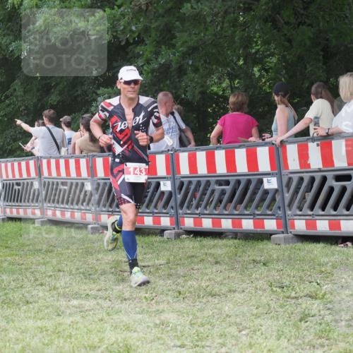 21.06.2025 - 27. Vierlanden-Triathlon KatJ http://msf.ph/oto/8014469 15.06.2025 13:12:09 Ziel 143 meine-sportfotos.de