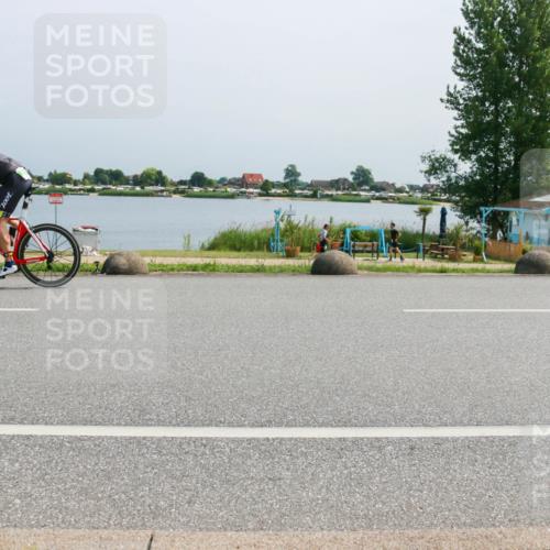 21.06.2025 - 27. Vierlanden-Triathlon H.Heesch http://msf.ph/oto/8014479 15.06.2025 11:49:40 Radfahren 810, 828, 845, 855 meine-sportfotos.de
