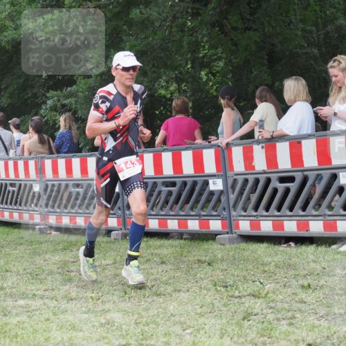 21.06.2025 - 27. Vierlanden-Triathlon KatJ http://msf.ph/oto/8014481 15.06.2025 13:12:09 Ziel 143 meine-sportfotos.de