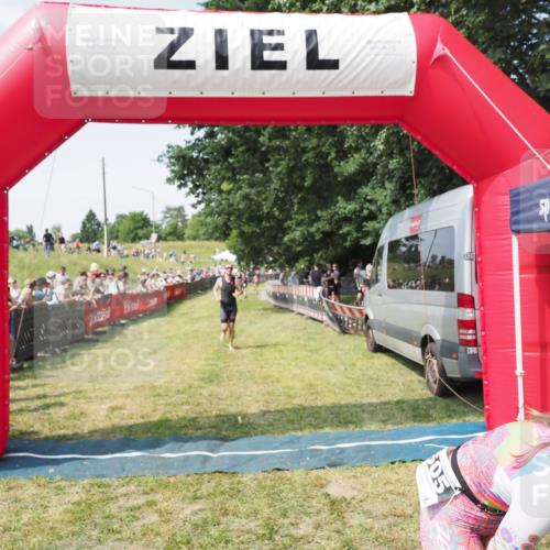 21.06.2025 - 27. Vierlanden-Triathlon MichiJ http://msf.ph/oto/8014497 15.06.2026 11:31:17 Ziel 180, 605 meine-sportfotos.de