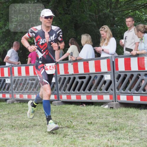 21.06.2025 - 27. Vierlanden-Triathlon KatJ http://msf.ph/oto/8014503 15.06.2025 13:12:09 Ziel 143 meine-sportfotos.de