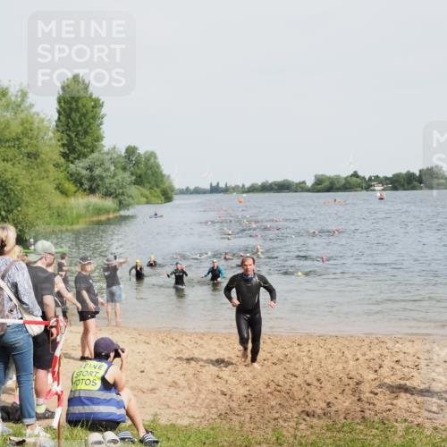 21.06.2025 - 27. Vierlanden-Triathlon MichiJ http://msf.ph/oto/8014507 15.06.2026 10:16:06 Schwimmen 445, 547, 606, 612 meine-sportfotos.de